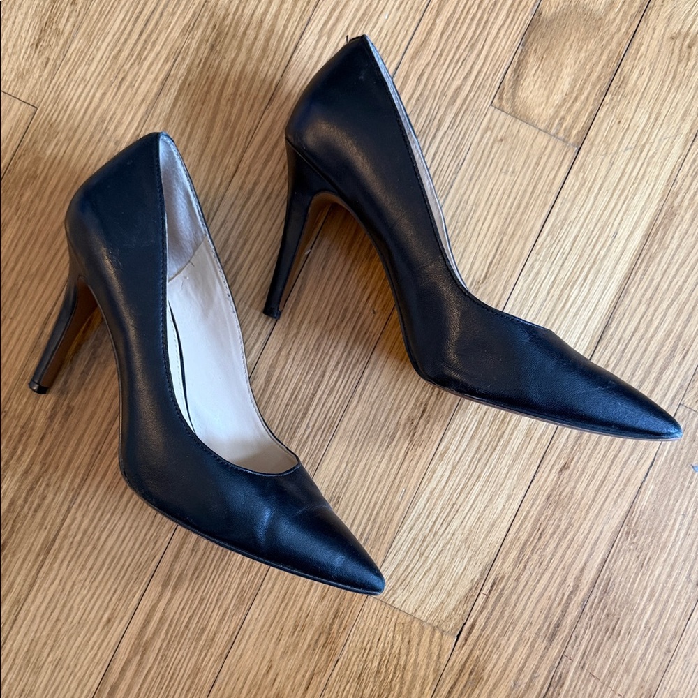 VINCE CAMUTO Classic Black Pointed-Toe Women's Pumps - Leather SIZE 8.5